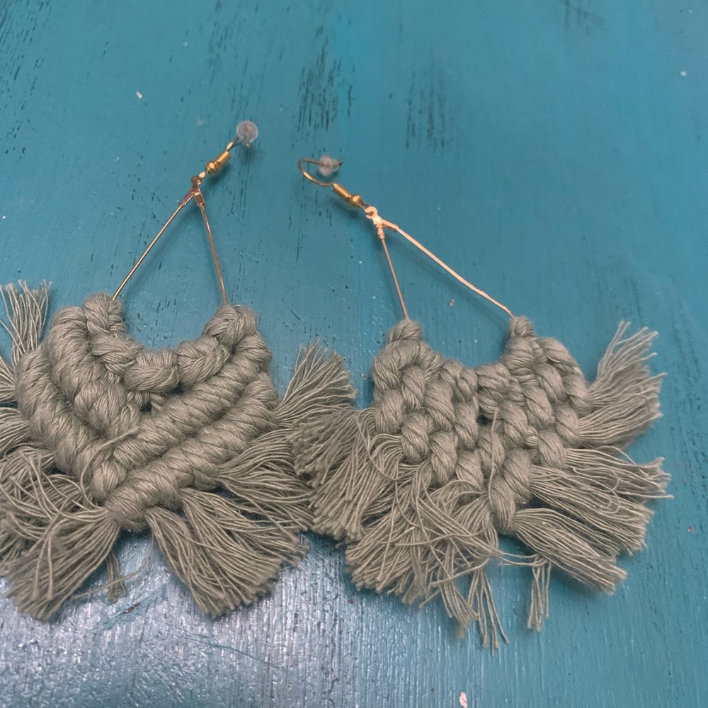 Pale moss green macramé earrings